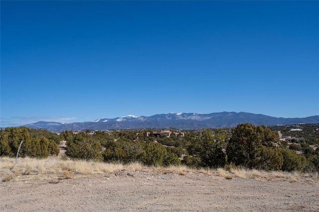 28 PASEO DEL HALCON, Santa Fe, NM 87506