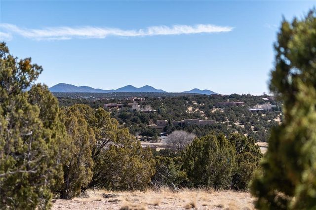 28 PASEO DEL HALCON, Santa Fe, NM 87506