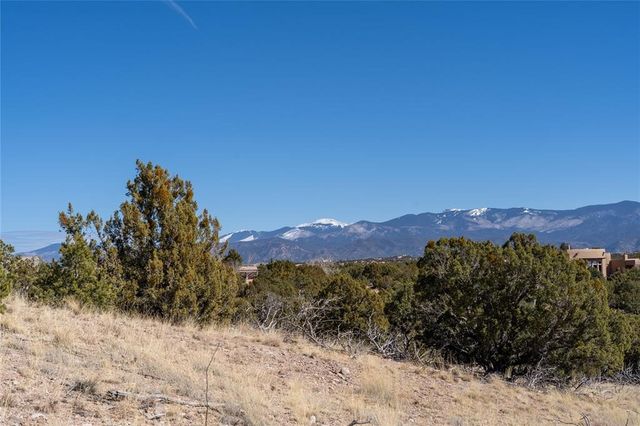 28 PASEO DEL HALCON, Santa Fe, NM 87506