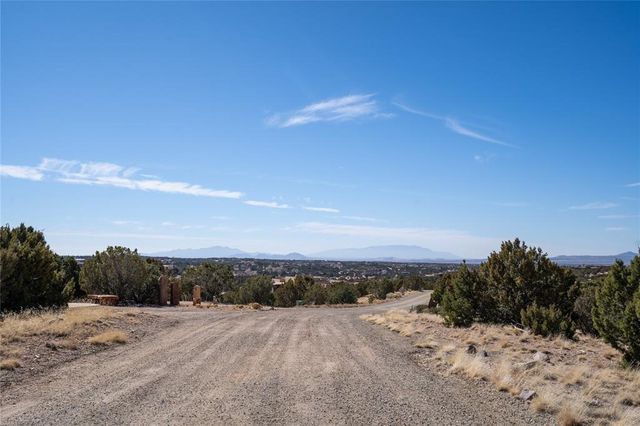 28 PASEO DEL HALCON, Santa Fe, NM 87506