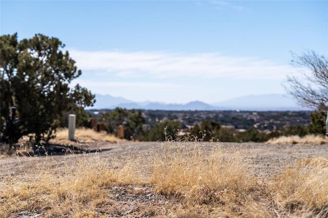 28 PASEO DEL HALCON, Santa Fe, NM 87506