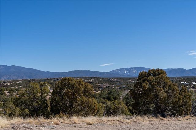 28 PASEO DEL HALCON, Santa Fe, NM 87506