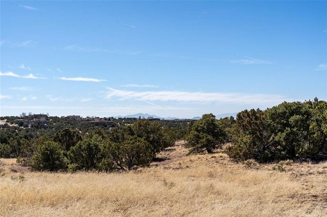 28 PASEO DEL HALCON, Santa Fe, NM 87506