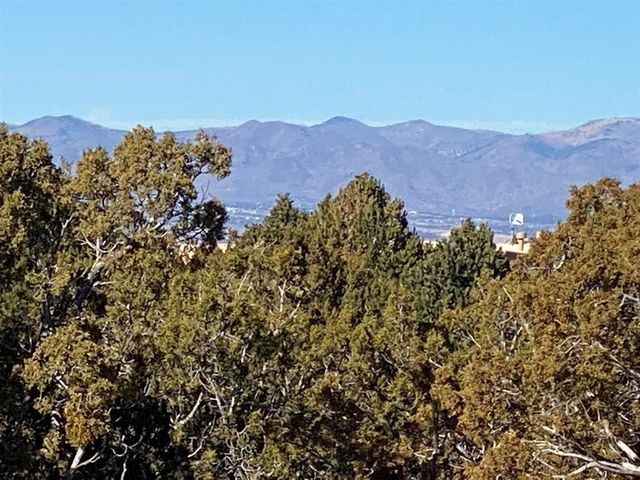 28 PASEO DEL HALCON, Santa Fe, NM 87506