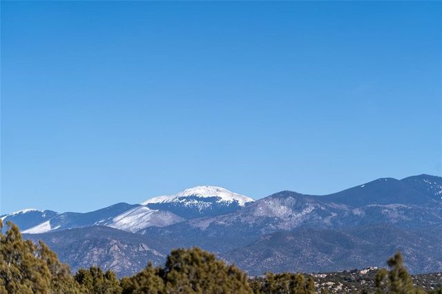 28 PASEO DEL HALCON, Santa Fe, NM 87506
