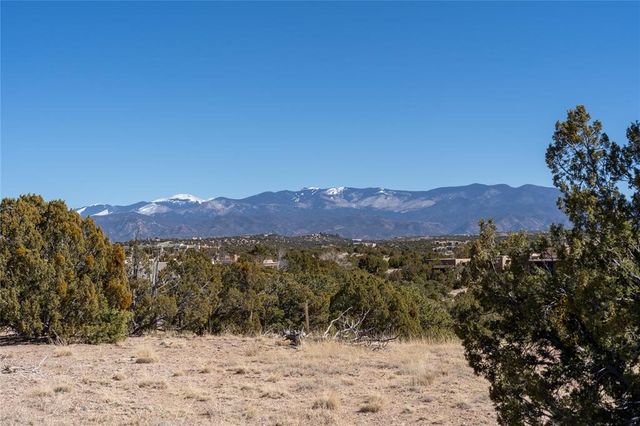 28 PASEO DEL HALCON, Santa Fe, NM 87506