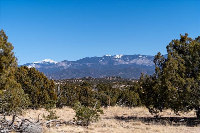 28 PASEO DEL HALCON, Santa Fe, NM 87506