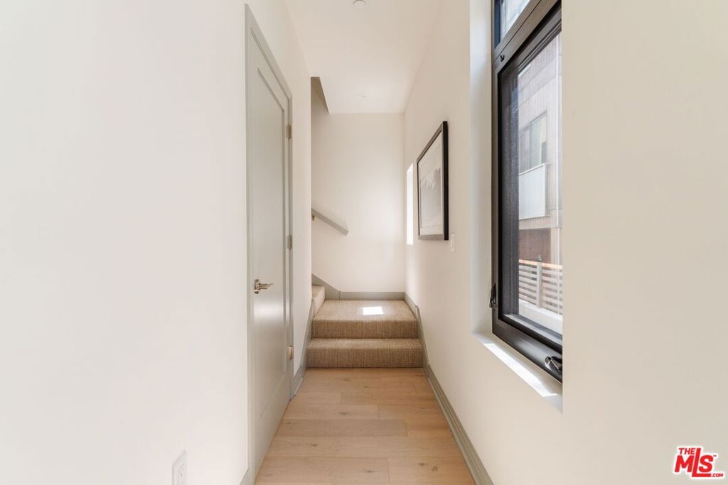 1051 N Spaulding Avenue E, West Hollywood, CA 90046 — photo 5