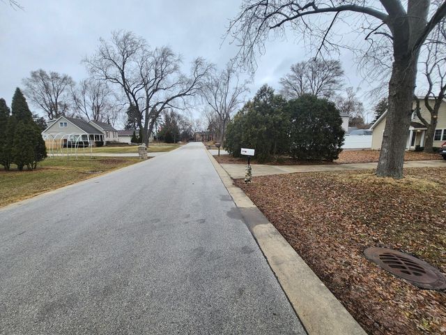 3811 N Park Street, Westmont, IL 60559