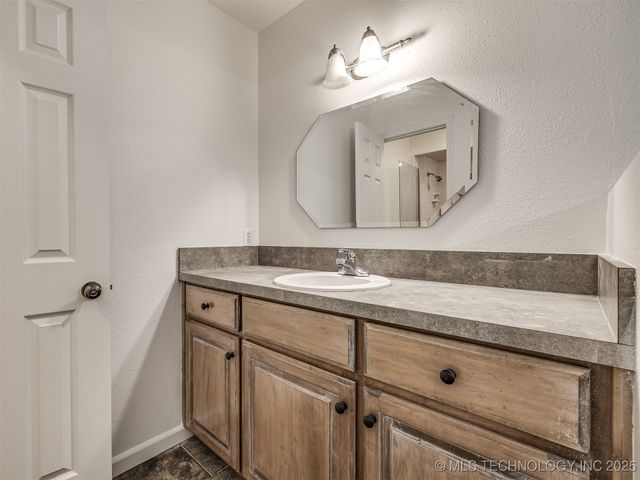 25606 S Desert Trail, Claremore, OK 74019