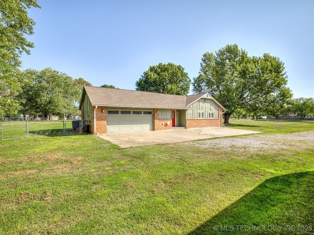25606 S Desert Trail, Claremore, OK 74019