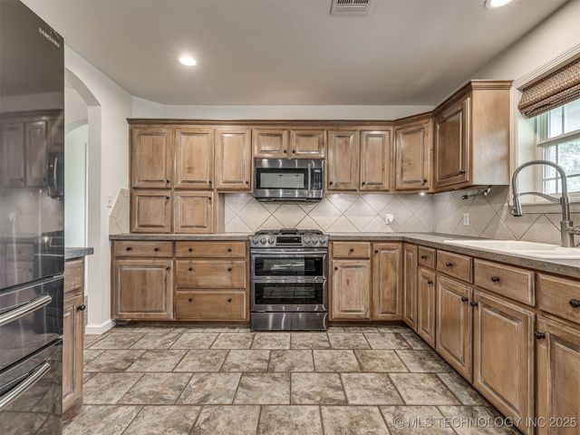 25606 S Desert Trail, Claremore, OK 74019