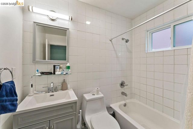 2427 McKinley Ave, Berkeley, CA 94703