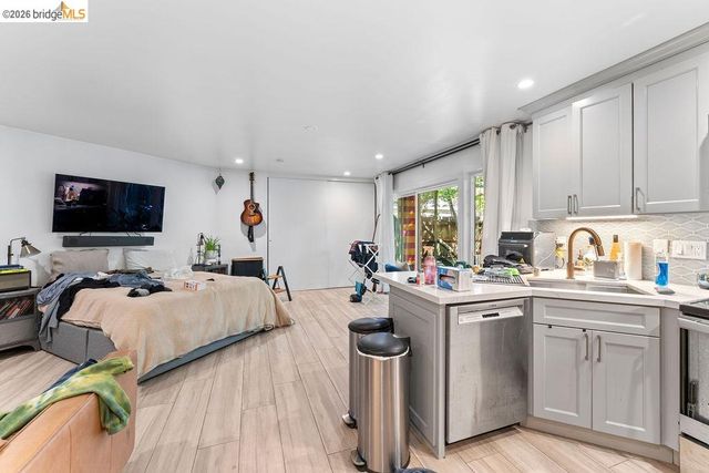 2427 McKinley Ave, Berkeley, CA 94703