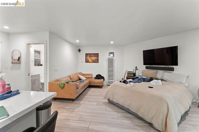 2427 McKinley Ave, Berkeley, CA 94703