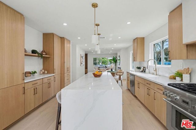 2831 Overland Avenue, Los Angeles, CA 90064