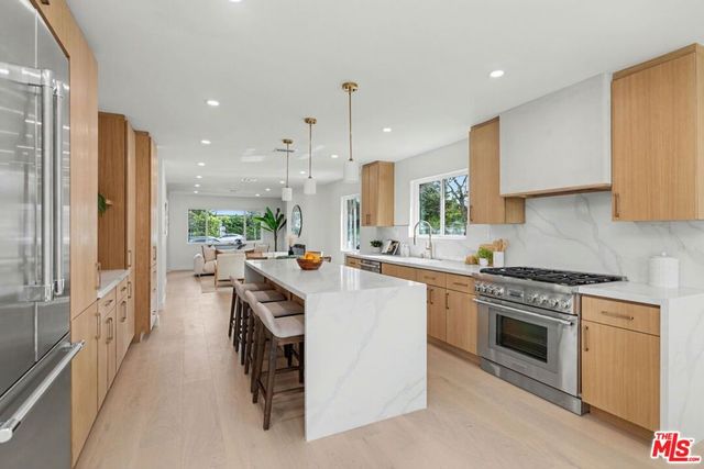 2831 Overland Avenue, Los Angeles, CA 90064