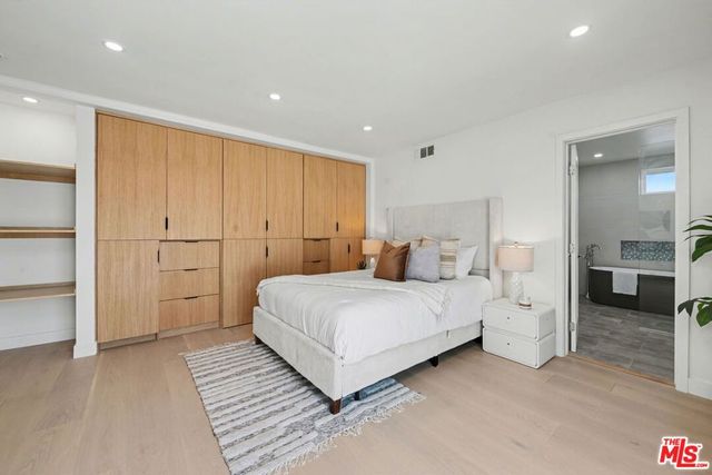 2831 Overland Avenue, Los Angeles, CA 90064