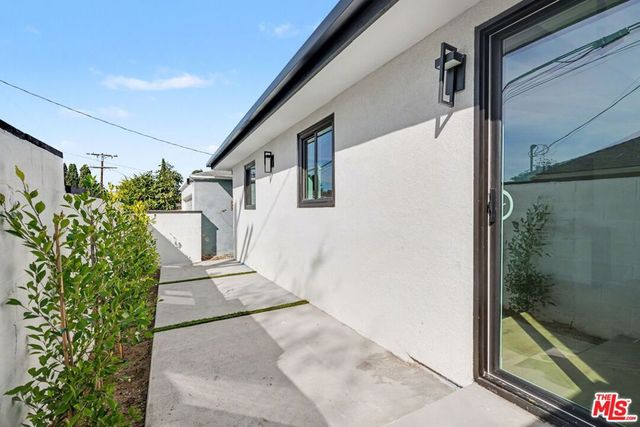 2831 Overland Avenue, Los Angeles, CA 90064