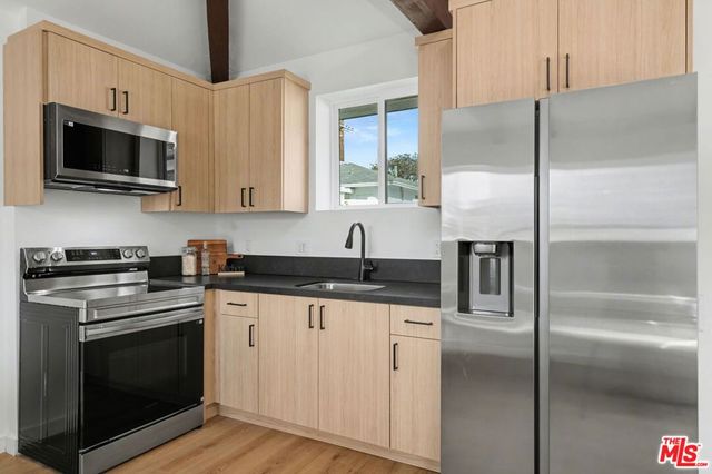 2831 Overland Avenue, Los Angeles, CA 90064