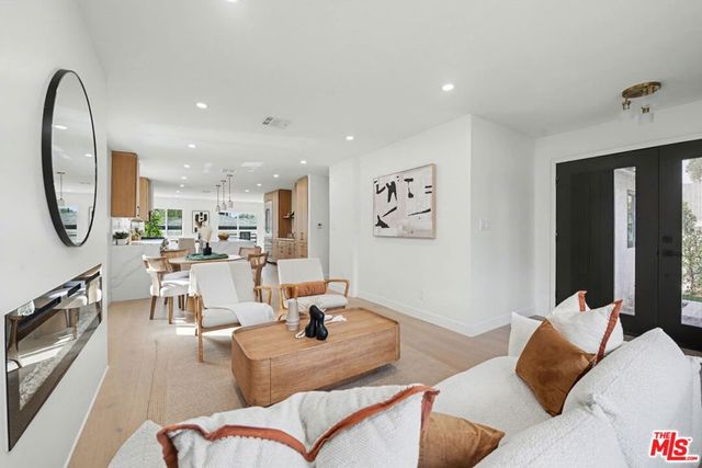 2831 Overland Avenue, Los Angeles, CA 90064