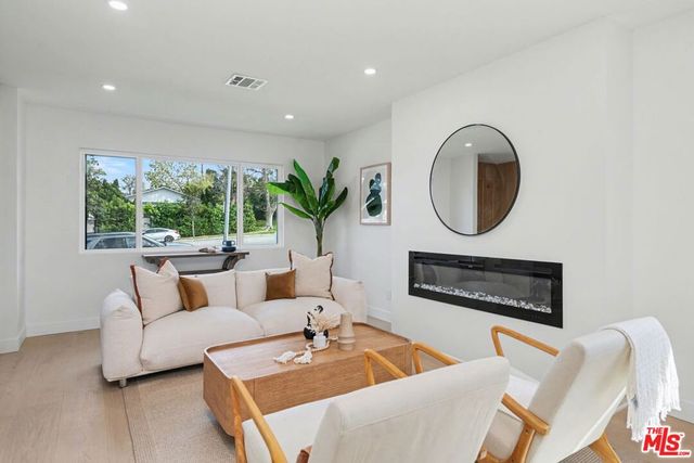 2831 Overland Avenue, Los Angeles, CA 90064