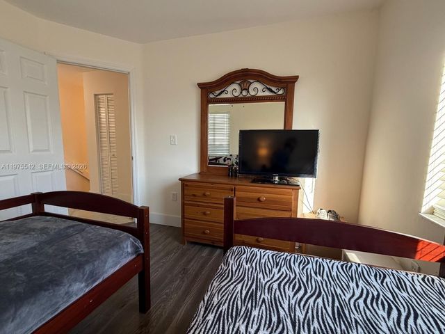 2603 W 60th Pl 101-11, Hialeah, FL 33016