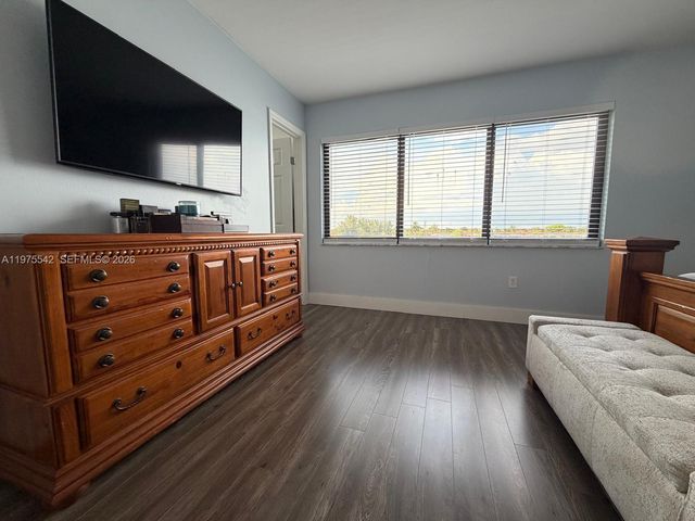 2603 W 60th Pl 101-11, Hialeah, FL 33016