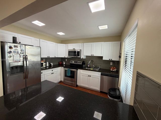 2603 W 60th Pl 101-11, Hialeah, FL 33016