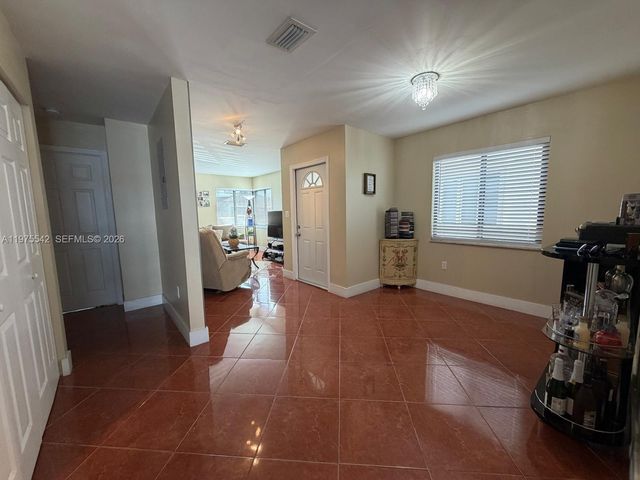 2603 W 60th Pl 101-11, Hialeah, FL 33016