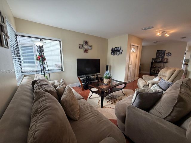 2603 W 60th Pl 101-11, Hialeah, FL 33016