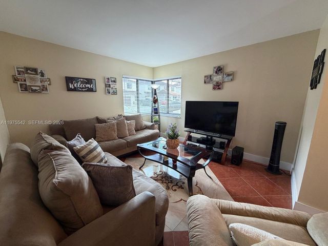 2603 W 60th Pl 101-11, Hialeah, FL 33016