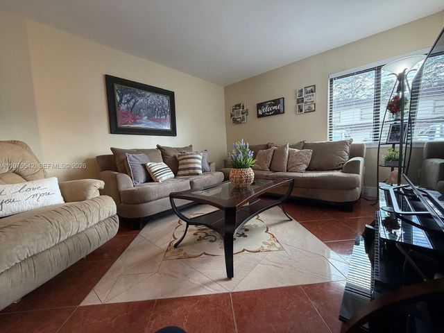 2603 W 60th Pl 101-11, Hialeah, FL 33016