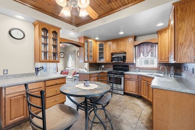 52 Florence St, New Bedford, MA 02740