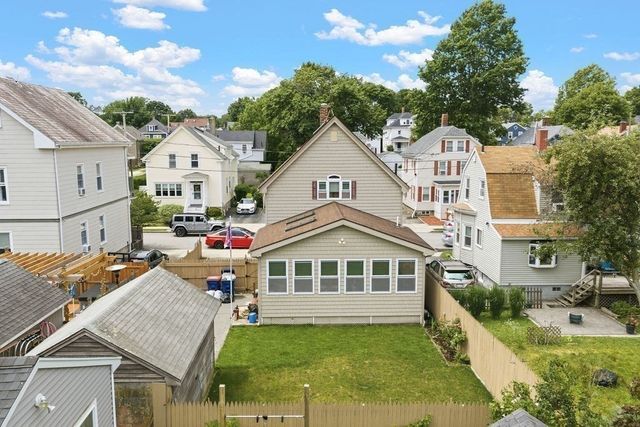 52 Florence St, New Bedford, MA 02740