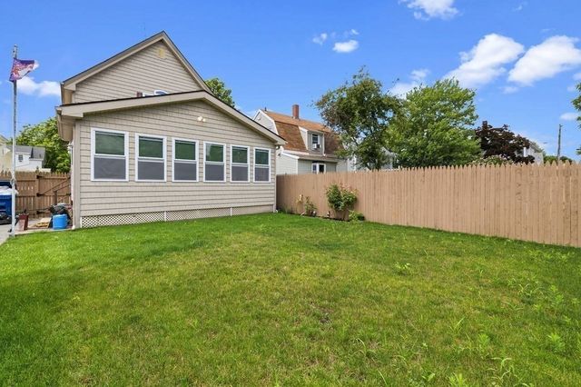 52 Florence St, New Bedford, MA 02740