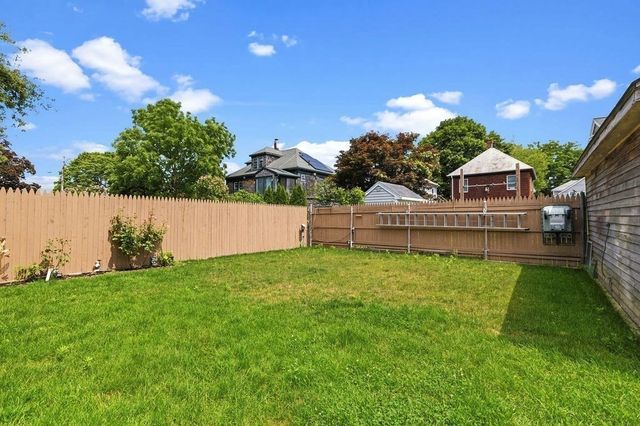 52 Florence St, New Bedford, MA 02740
