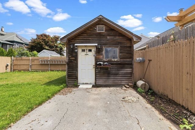 52 Florence St, New Bedford, MA 02740