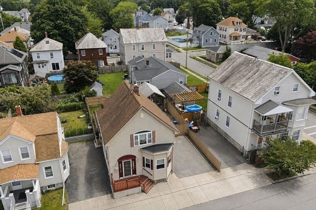 52 Florence St, New Bedford, MA 02740