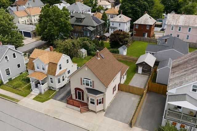 52 Florence St, New Bedford, MA 02740