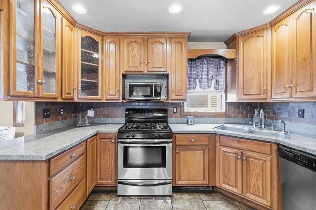 52 Florence St, New Bedford, MA 02740