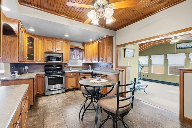 52 Florence St, New Bedford, MA 02740