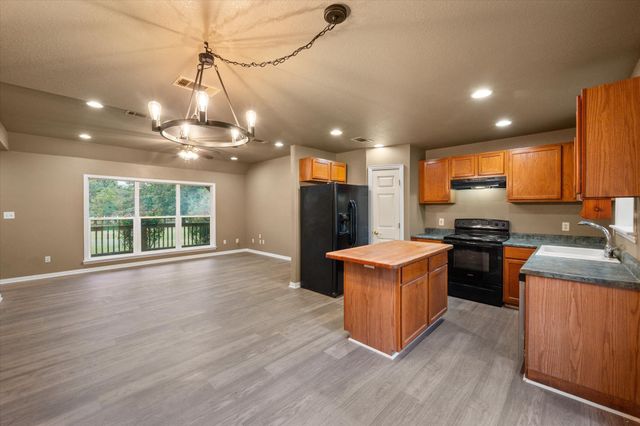 322 SE County Road 3124A, Corsicana, TX 75109