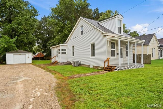 206 S 20th Street, Belleville, IL 62226