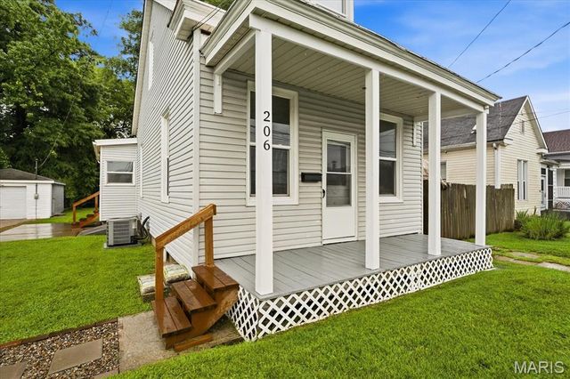 206 S 20th Street, Belleville, IL 62226