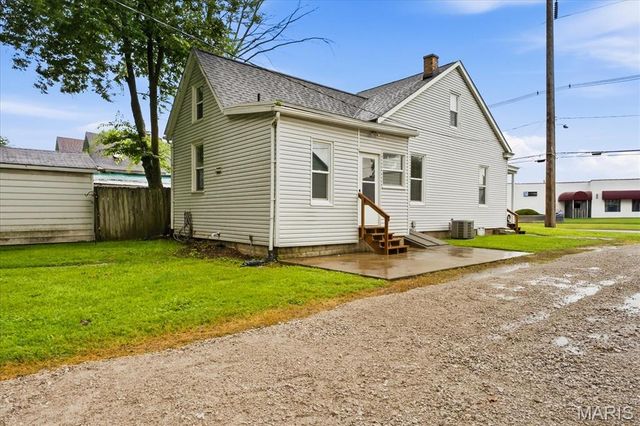 206 S 20th Street, Belleville, IL 62226