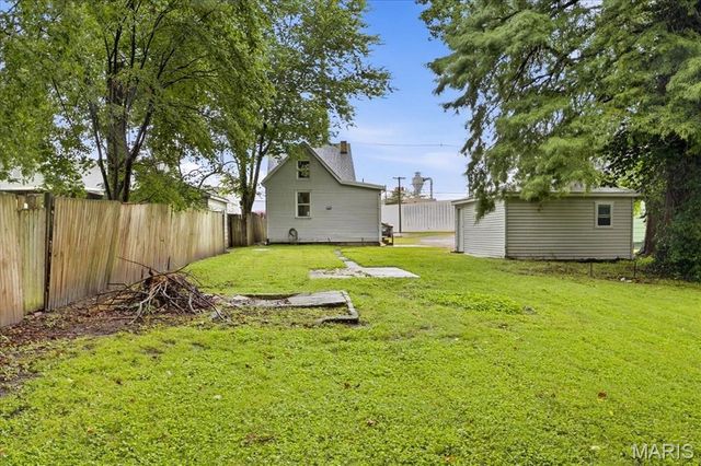 206 S 20th Street, Belleville, IL 62226