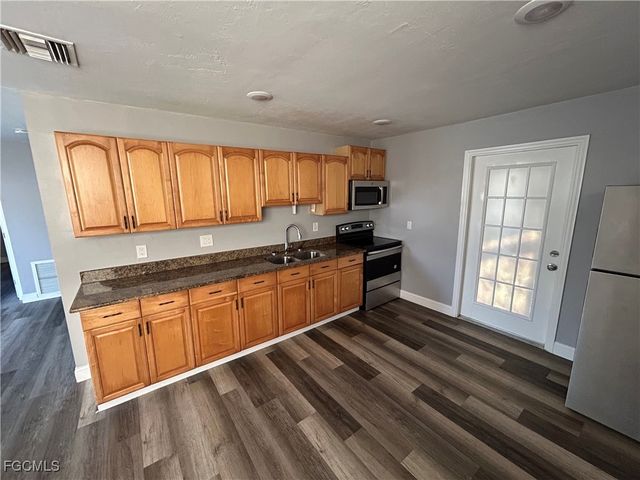 8422 Robin RD, Fort Myers, FL 33967