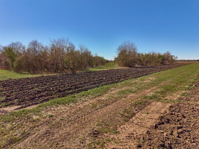 5735 Van Steinberg Road, East Bernard, TX 77435