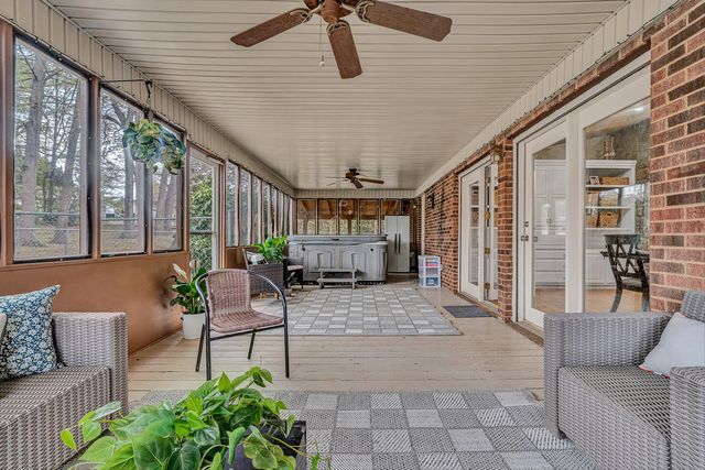 8102 Otterview DR, Roanoke, VA 24019
